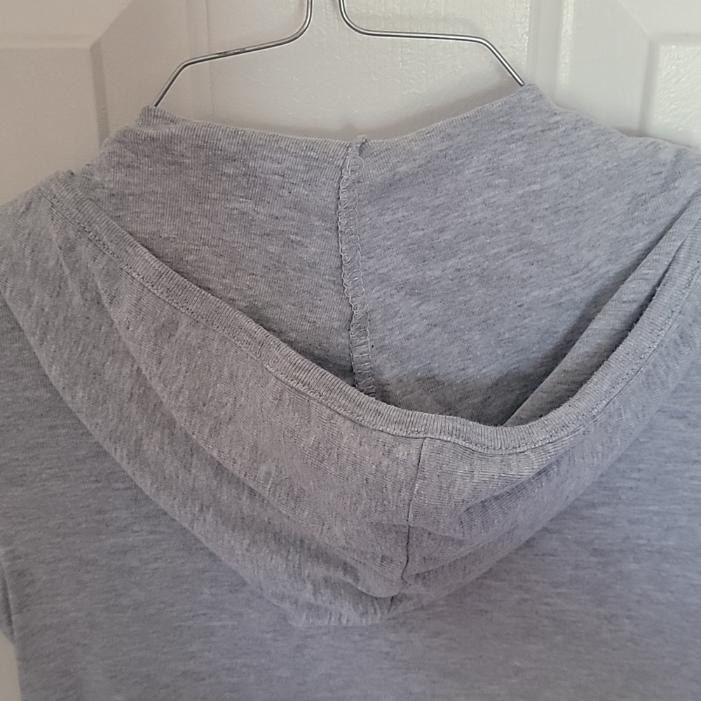 Adorable Hello Kitty lightweight, sequined hoodie. Light gray, S(6/6X). - Picture 9 of 9